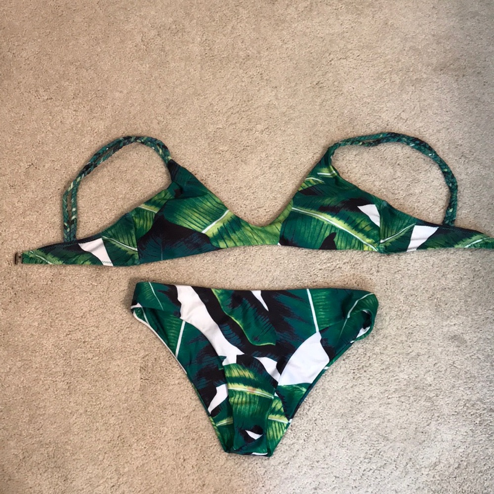 Green leaf bikini